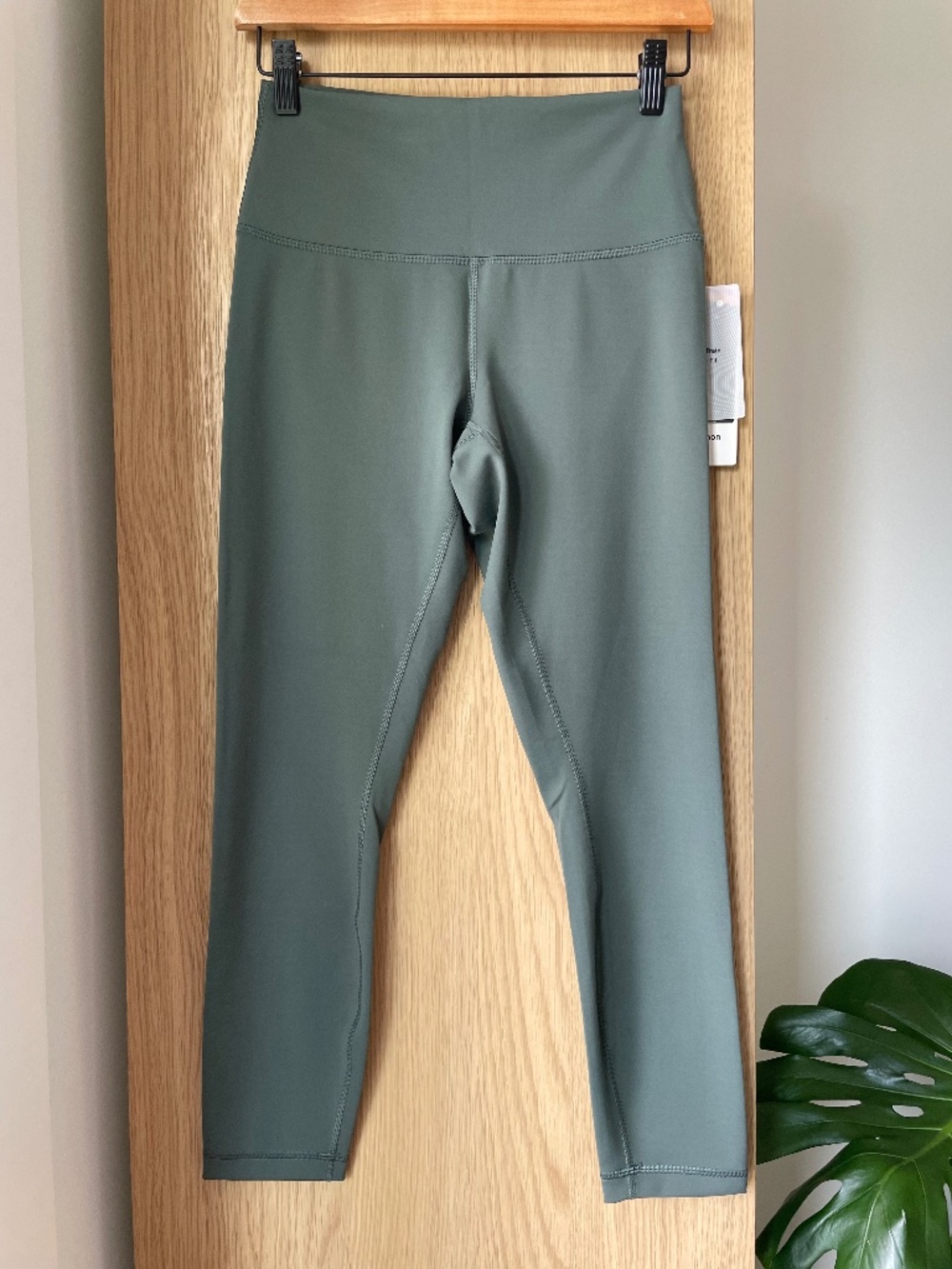 Lululemon Wunder Train HR Tight 25” *Contour Fit - Size 8